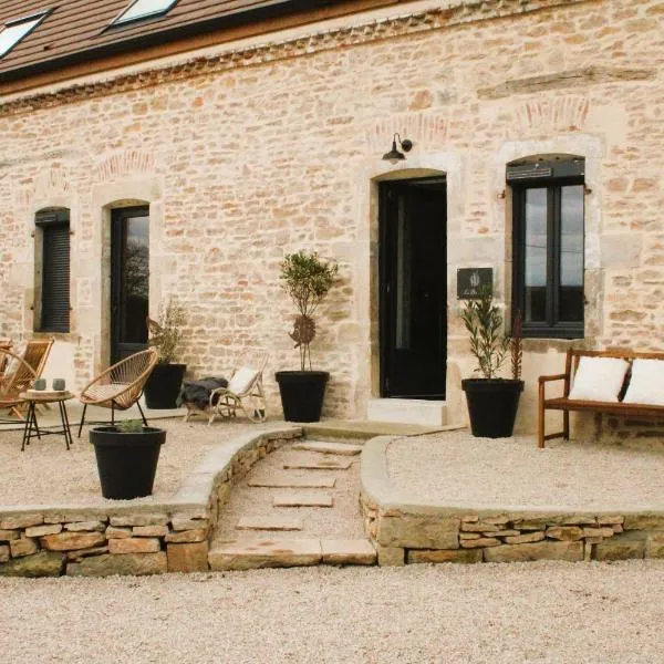 Les Blés Dorés et Les Graines de Lin, 2 gîtes à la Ferme avec moutons et piscine, à côté de Beaune, hotel em Corgengoux