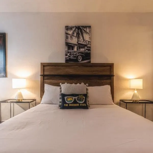 Travelers Hideout Located 1 block from the beach, hotel v Miami Beach