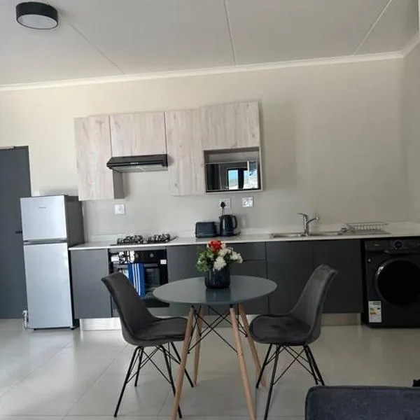 Liams blue suite at 93 On New, hotel em Midrand