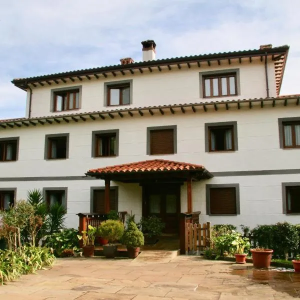Apartamentos Rurales La Bardenilla, Hotel in Panes