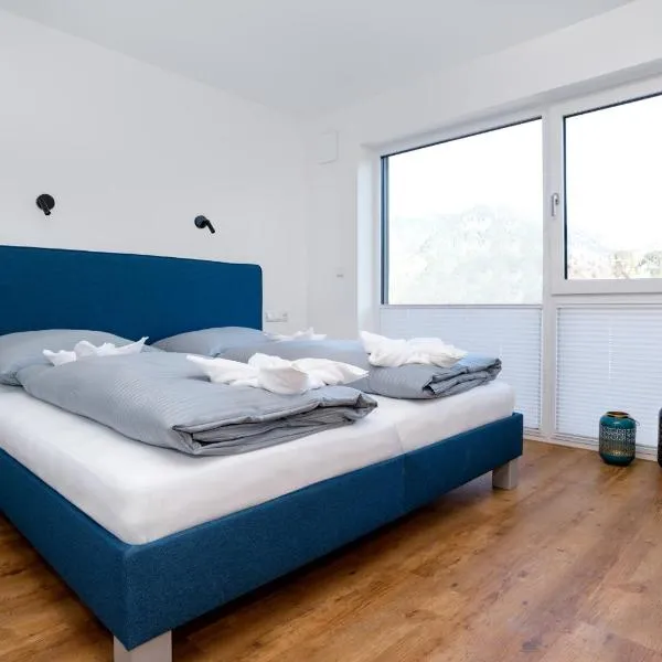 Berg Fux - Fewo mit 2 Schlafzimmern, Bergblick, Balkon, zentral aber ruhig، فندق في سونثوفن