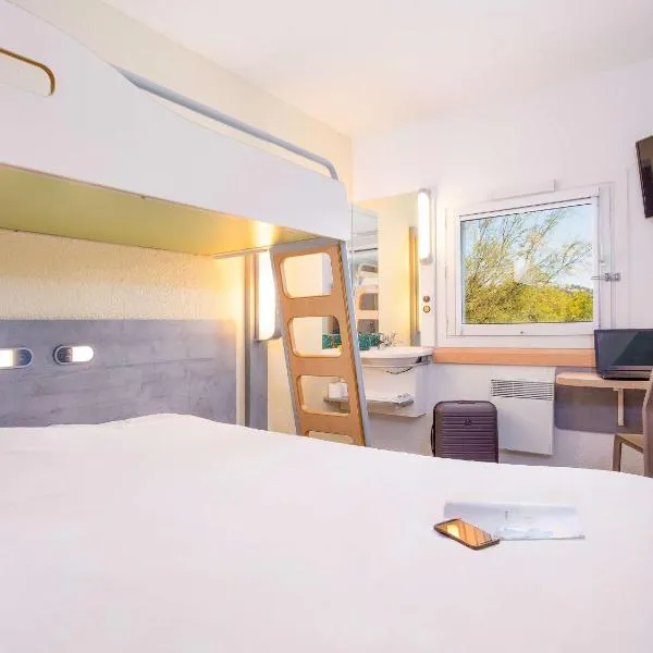 Ibis Budget Fréjus Capitou، فندق في فريجوس