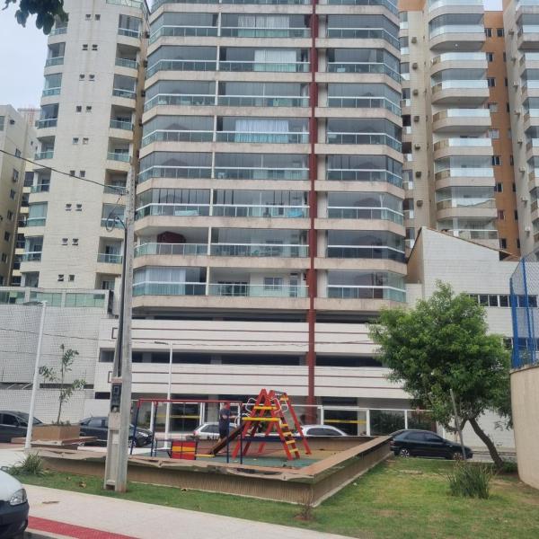 Apartamento Frente para o Mar - Varandão com Blindex - Vista para o Mar - 1 Suite e mais 2 Quartos-Ar Condicionado - 2 Vagas - BEIRA MAR - 70 metros da Praia ,TVS SMART GERAL -WI-FI -DISNEY PLUS- PORT 24 HORAS-KIT PRAIA-ROUPA DE CAMA 2 XCASAIS - Foto 2