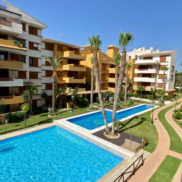 Apartamento con piscina y playa cercana en Torrevieja, area de Punta Prima AQ-125, hotel in Punta Prima