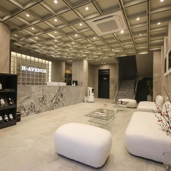 H Avenue Hotel Sangmu Branch, ξενοδοχείο σε Gwangju