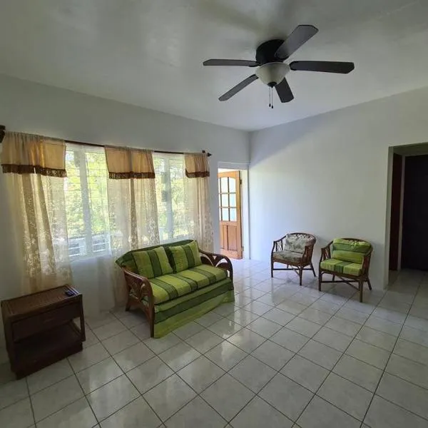 Montserrat Mountain View Retreat, hotel u gradu Cudjoe Head