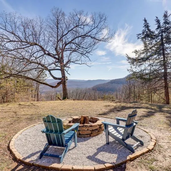 Jasper Cabin w/ Fire Pit, Grill & Mountain Views!, khách sạn ở Jasper