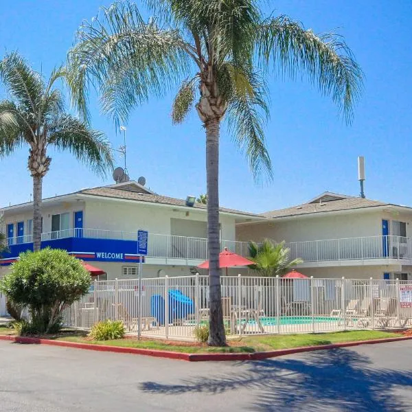 Motel 6-Tulare, CA, hotel in Tulare
