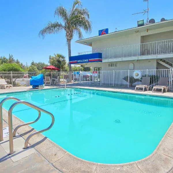 Motel 6-Tulare, CA, hotel in Tulare