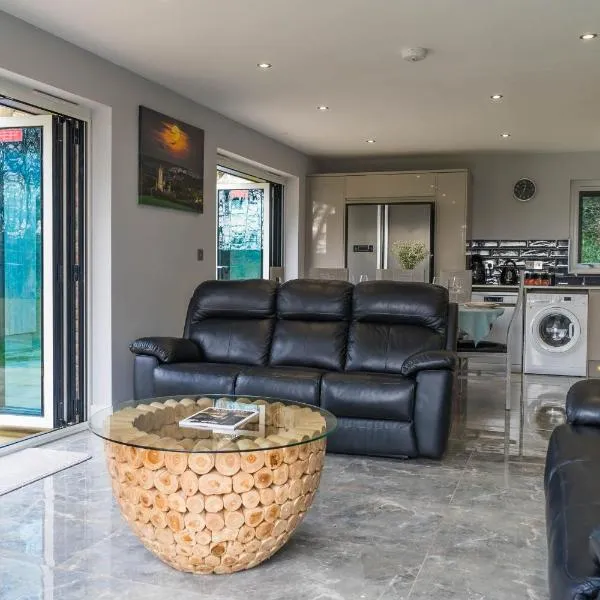 Pure relaxation at it's finest, offering moments of harmony and tranquillity - Sauna & Hot tub, hotel in Shanklin