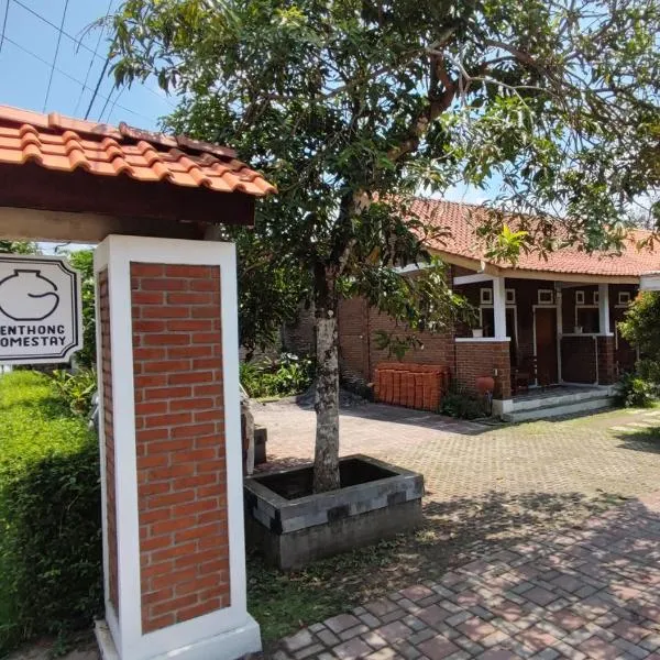 Genthong Homestay, hotel v destinaci Borobudur