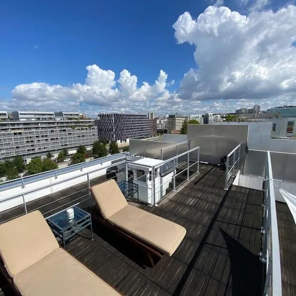 Penthouse Luxueux avec Terrasse Panoramique, hotel in Boulogne-Billancourt