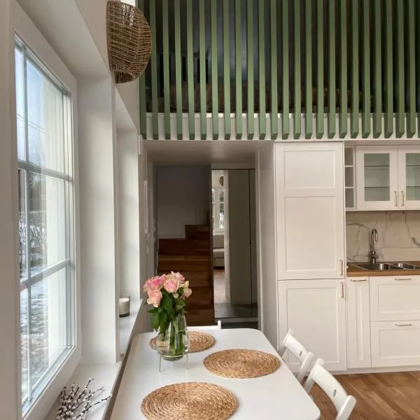 Ett nytt fräsch hus utanför Stockholm nära Arlanda, hotel v destinaci Rosersberg