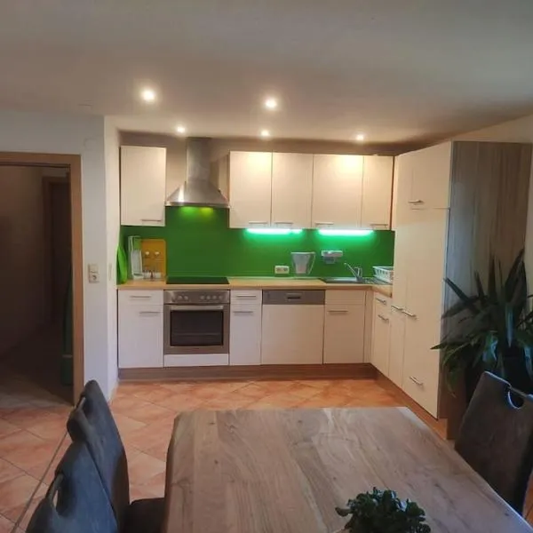 Ferienwohnung in Weyregg am Attersee、ワイレックのホテル