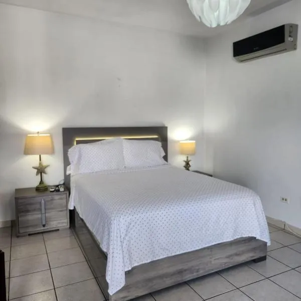 Playa Apartments: Aibonito şehrinde bir otel