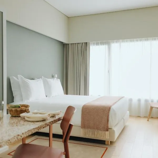 NINE DOTS Azorean Art Boutique Hotel, hotel em Ponta Delgada