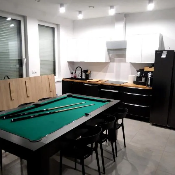 Dom Bilardowy przy trasie A4 Gliwice Żernica 110m2, hotel v destinaci Żernica