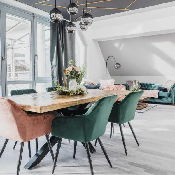 Luxury 4 Bedroom Apartment/Therme Erding/Parking, hotel v destinaci Erding