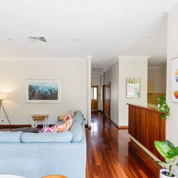 Sicilian Summerhouse - Spacious & Cosy in Margaret River Town, hotel em Margaret River