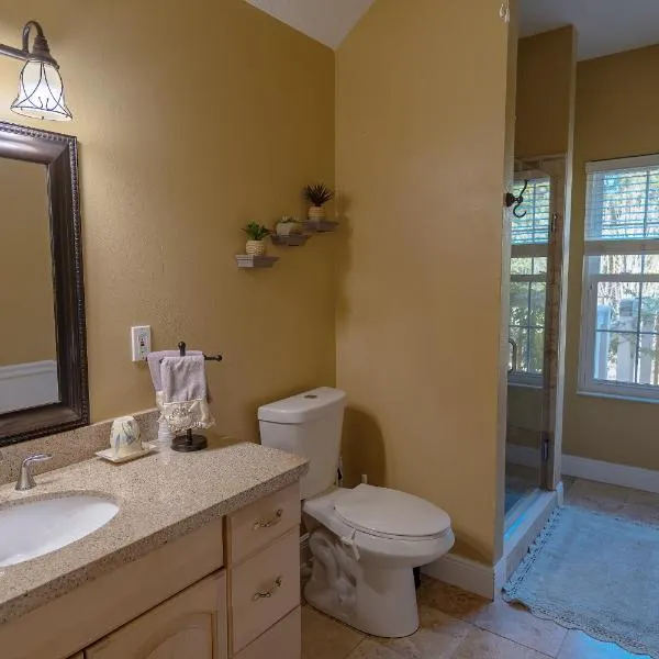 Paradise in a country setting 1100 sq ft apartment, hotel in Lake Mary