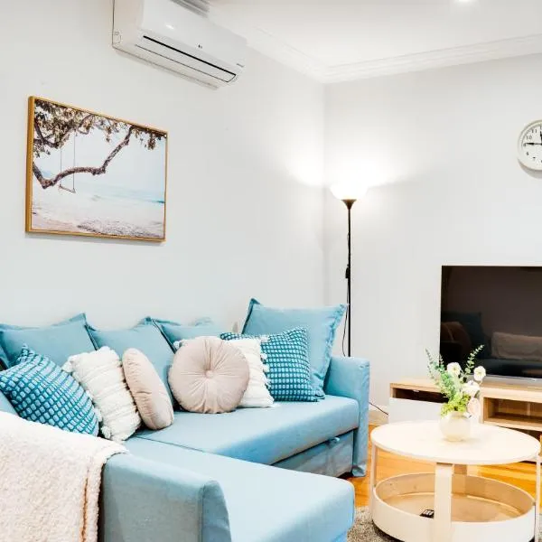Cozy Three Bedroom Townhouse in Box Hill Central，博士山的飯店