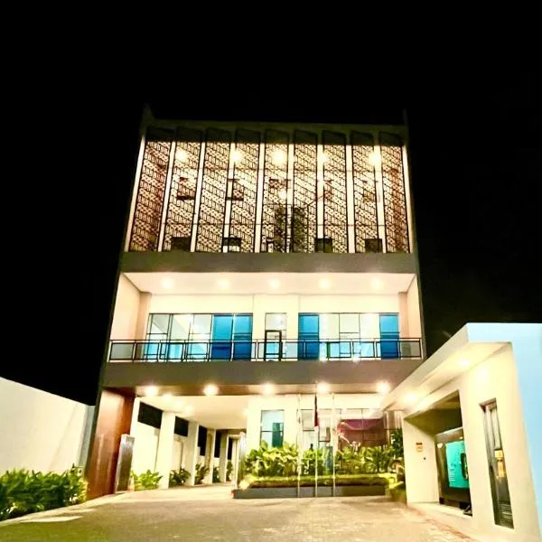 Front One Hotel Gombong, hotel v destinaci Gombong
