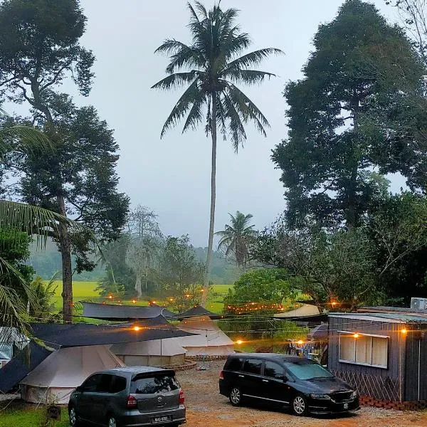 Tanah Merah Glamping Village (TMGV), hotel v destinaci Kuala Kangsar