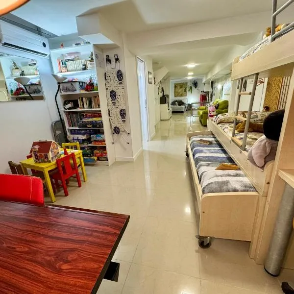 BADAROSA 2 House10min to BARCELONCity&NearTo BEACH, hotel in Badalona