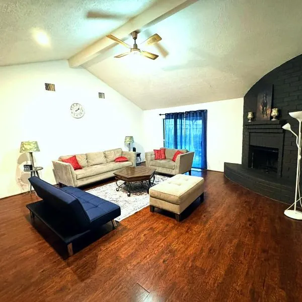 Super Cozy 4 Bedroom - Sleeps 10 Great for families and professionals, hotel v destinaci Katy