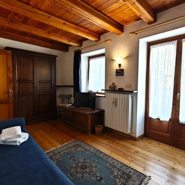Hostdomus - La Posta apartment, hotel v destinaci Pragelato