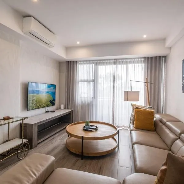MENLYN-Entire luxury 2-bedroom en-suite apartment at Regency Hotel, hotel v destinaci Pretoria