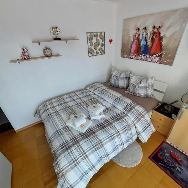 Joli studio avec terrasse et vue EXCLUSIVEMENT POUR NON FUMEURS, hotel v destinaci Belmont-sur-Lausanne