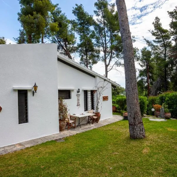 The Gift Sani Villa: Sani Plajı şehrinde bir otel