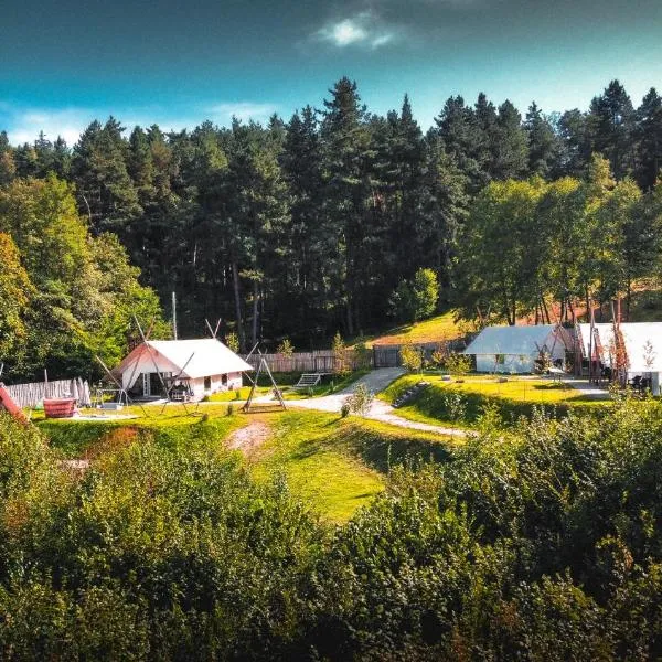 PINIALE GLAMPING TRIB, hotel in Bughea de Jos