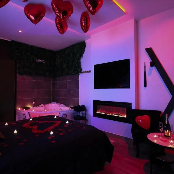 LoveroomXspa, hotel in Bourg-Saint-Christophe