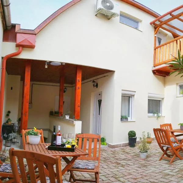 Várfal apartman, hotel in Eger