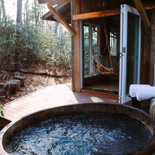 The Forest Bathhouse - Sauna, Soak, & Luxury, hotel in Fairview