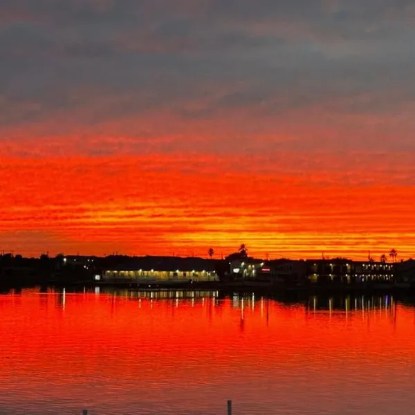 Waterfront Guesthouse on Key Allegro/Little Bay with dock, hotel v destinaci Rockport