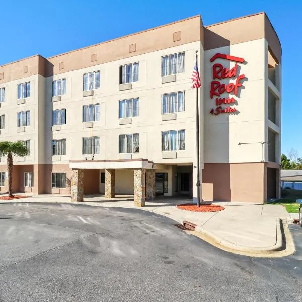 Red Roof Inn & Suites Fayetteville-Fort Bragg, hótel í Hope Mills