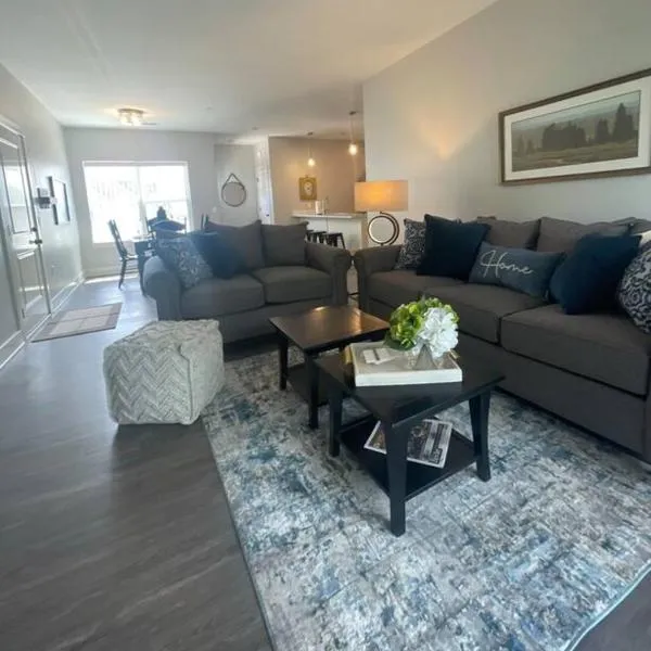 Main Floor 2 Bedroom Condo in Bettendorf, khách sạn ở Bettendorf