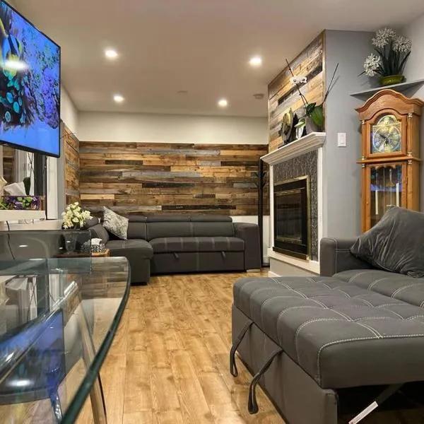 Westview Vacation Rental - Two BR House, Hotel in North Vancouver
