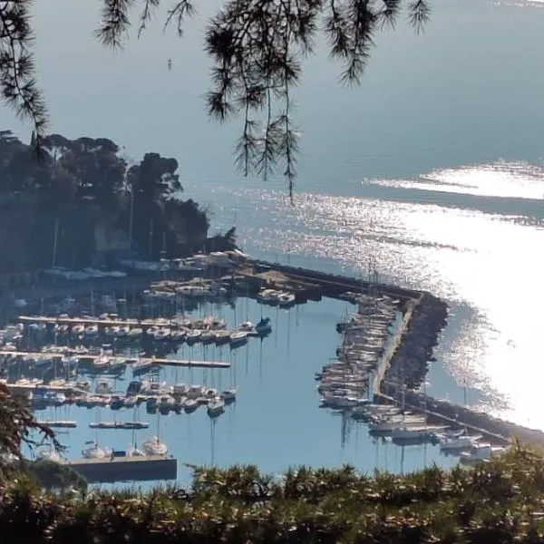 Locazione Turistica Via Del Pucino, hotel en Grignano