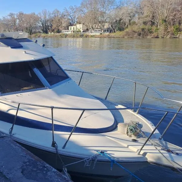 BATEAU à Quai, Hotel in Avignon