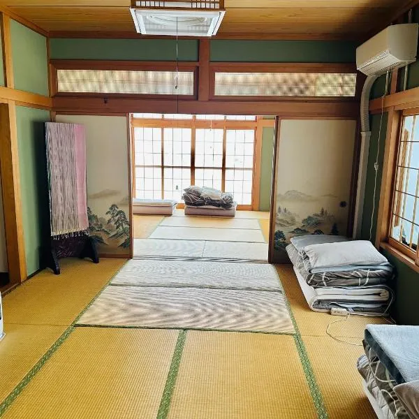 津軽三味線と民謡 繭子の宿, hotel en Hachinohe