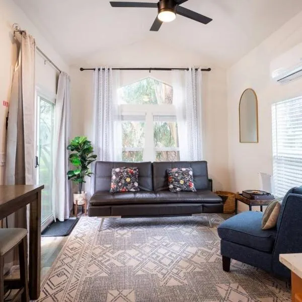The BEST Tiny Home with 2 Queens, hotel v destinaci San Luis Obispo
