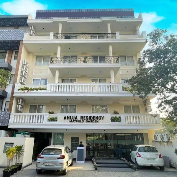 Ahuja Residency Mayfield Garden, hotel v destinaci Gurgáon