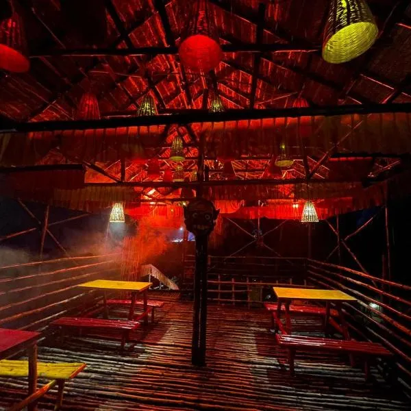 ๋ง๋ค๋ฅด๋ชจ๋์ ์์นํ ํธํ
The Sea Horse