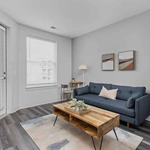 CozySuites Spacious 1BR Near Whole Foods, hotel i Indianapolis