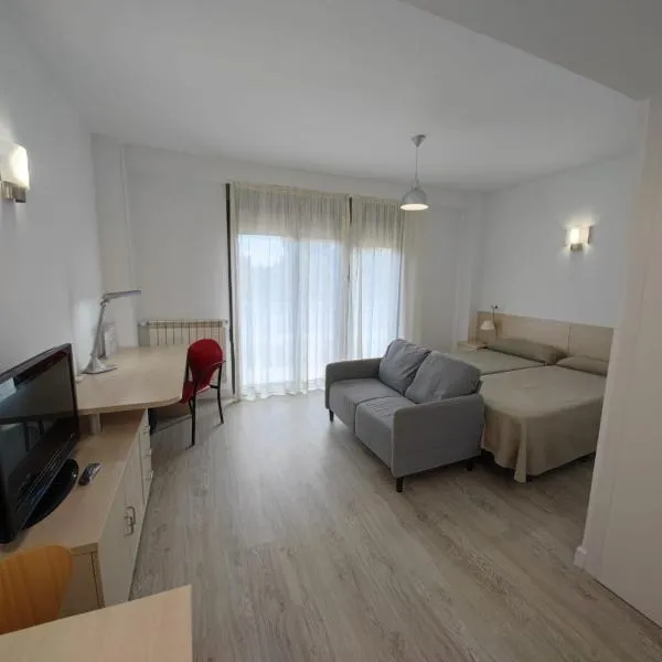 Residencia Universitaria Resa Giner de Los Ríos, hotel in Alcalá de Henares