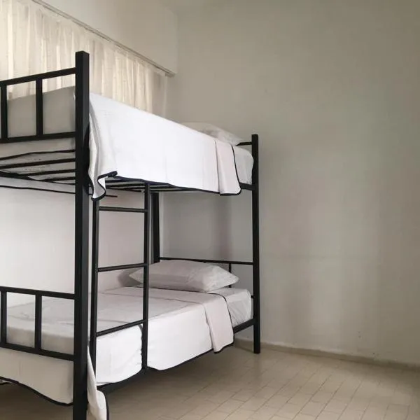 Castle81homes Women Hostel - only for women、マルマリスのホテル